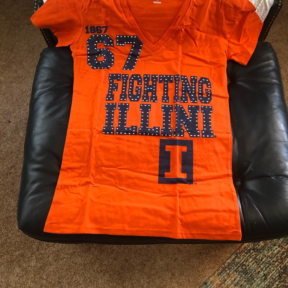 Brand New women fighting Illini 1967 vintage T-shirt E5 college classics M NWOT
